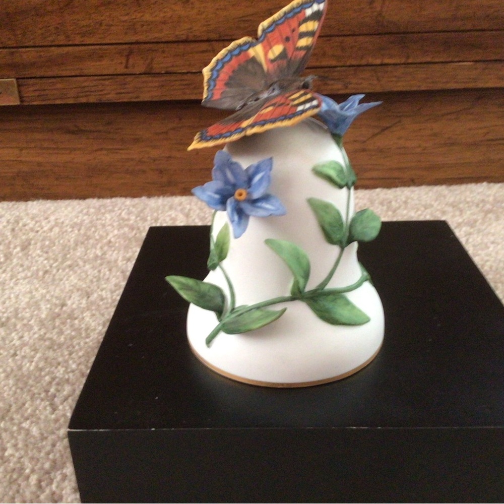 VINTAGE BELL- THE SMALL TORTOISESHELL - 1984